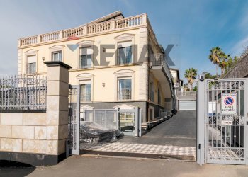 Edificio all\'aperto - Office Via Leucatia
 
9, Catania - photo 1