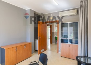Soggiorno - Office Via Leucatia
 
9, Catania - photo 10
