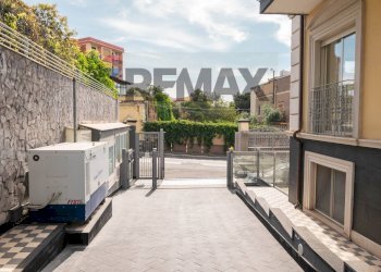 Terrazza - Office Via Leucatia
 
9, Catania - photo 37