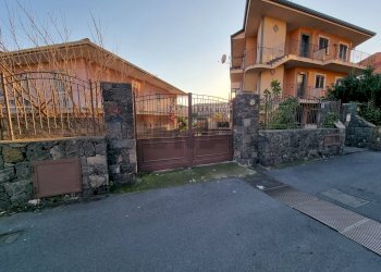 Casa all\'aperto - Box VIA DELLE ROSE
 
75/B, Misterbianco - photo 1