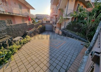 Terrazza - Box VIA DELLE ROSE
 
75/B, Misterbianco - photo 2