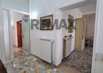 Hall / corridoio - Four-room apartment VIA SCARLATTI
 
16, Empoli - photo 5