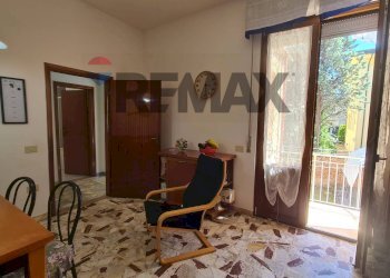 Sala da pranzo - Four-room apartment VIA SCARLATTI
 
16, Empoli - photo 12