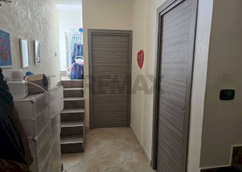 Hall / corridoio - Semi-detached house Caivano - photo 10
