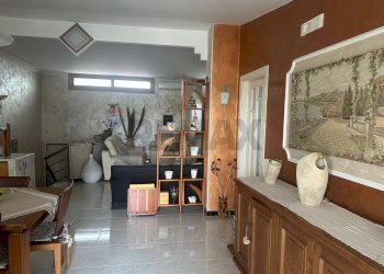 Sala da pranzo - Villa Bifamiliare Caivano - foto 3