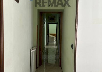 Hall / corridoio - Three-room apartment Cardito - photo 9