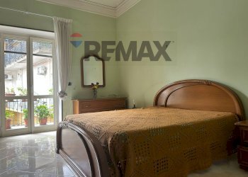 Camera / camera da letto - Three-room apartment Cardito - photo 12
