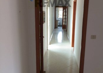 Hall / corridoio - Apartment viale vittorio emanuele
 
22, Melilli - photo 8