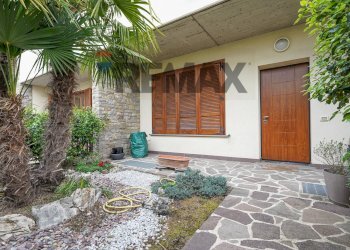 Giardino fronte - Villa a Schiera Via Moroni
 
38, Ponte San Pietro - foto 3