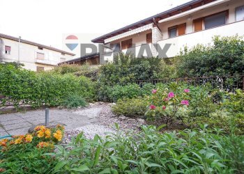 Giardino retro - Villa a Schiera Via Moroni
 
38, Ponte San Pietro - foto 10