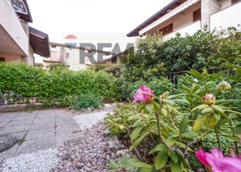 Giardino retro - Villa a Schiera Via Moroni
 
38, Ponte San Pietro - foto 46