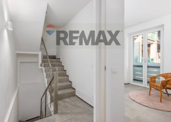 Scale - Casa indipendente Cavour
13, Grezzago - foto 19