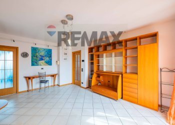 Soggiorno - Three-room apartment via dei platani
 
4, Treviolo - photo 9