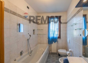 Bagno - Three-room apartment via dei platani
 
4, Treviolo - photo 10