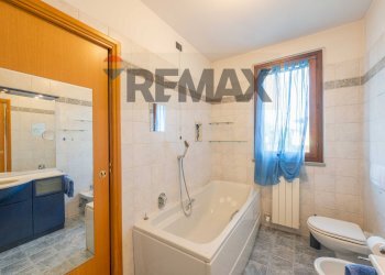 Bagno - Three-room apartment via dei platani
 
4, Treviolo - photo 15