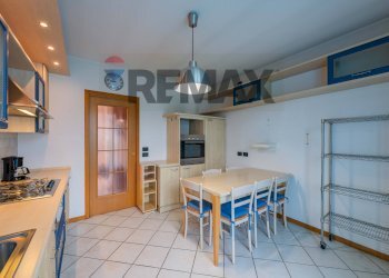 Sala da pranzo - Three-room apartment via dei platani
 
4, Treviolo - photo 16