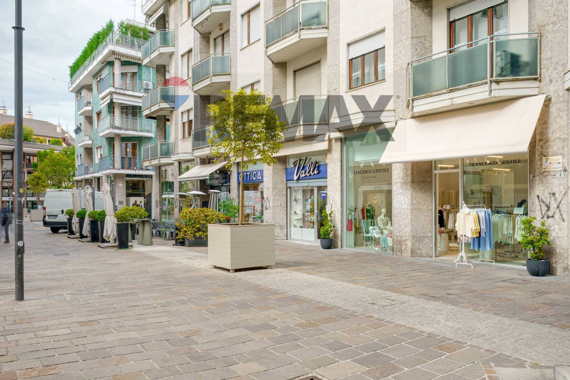 Edificio all\'aperto - Shop Via San Gregorio
 
4, Busto Arsizio - photo 1