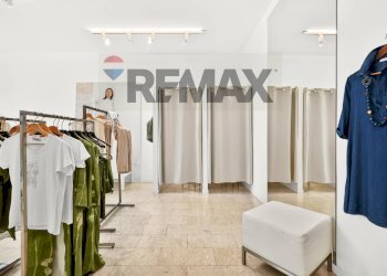 Cabina armadio - Negozio Via San Gregorio
4, Busto Arsizio - foto 8
