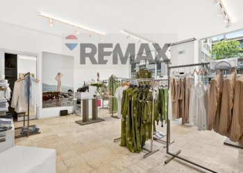 Cabina armadio - Negozio Via San Gregorio
4, Busto Arsizio - foto 11