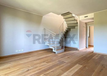 Sala e scale - Semi-detached Villa Via Sant'Isidoro
 
1, Bogogno - photo 6