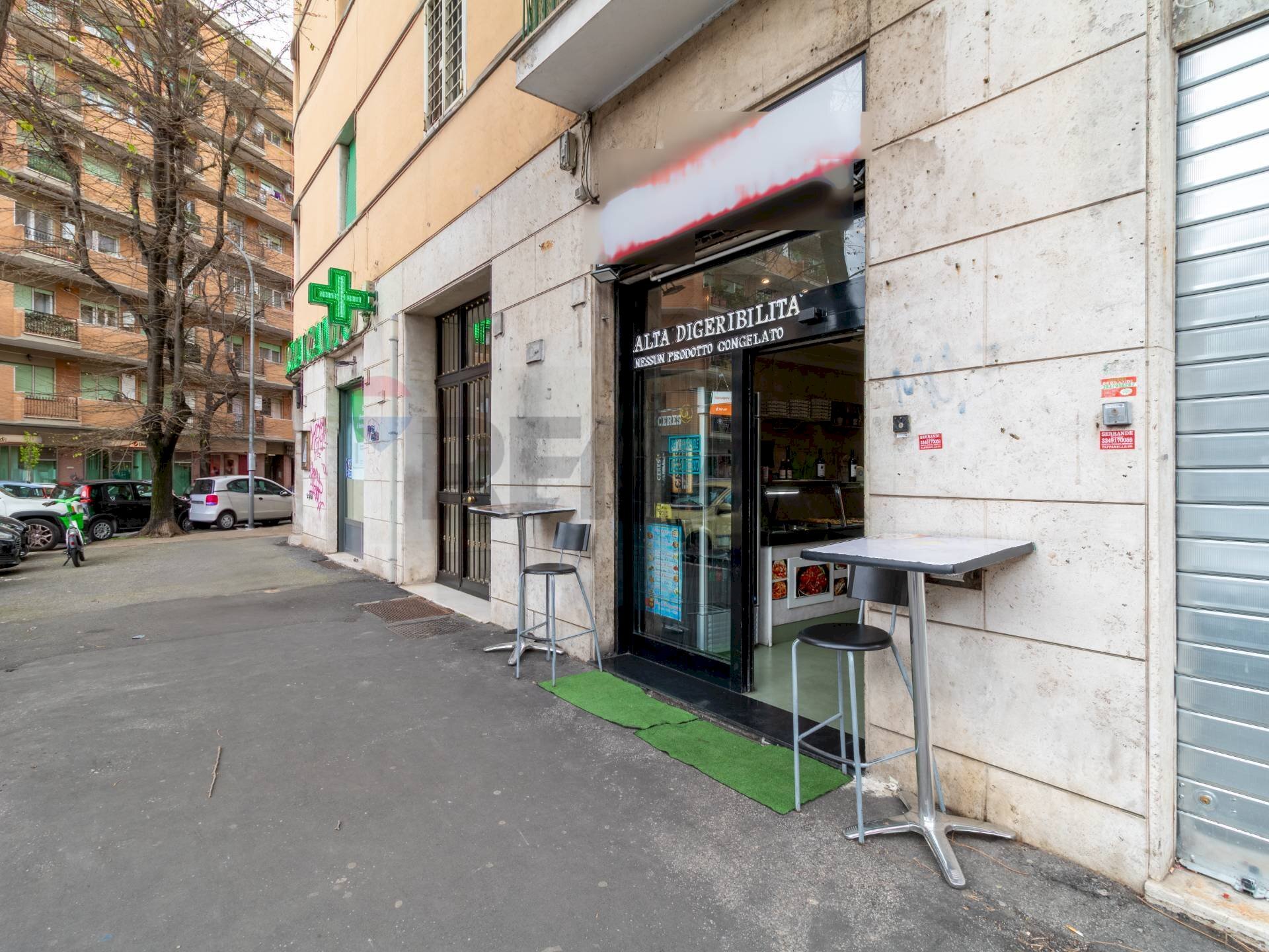 Edificio all\'aperto - Locale Commerciale Piazza Cesare Cantu'
5, Roma - foto 2