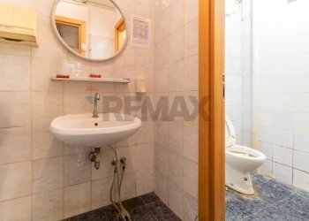Bagno - Locale Commerciale Piazza Cesare Cantu'
5, Roma - foto 14