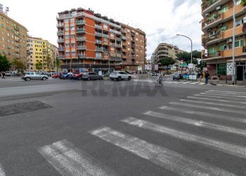 Edificio all\'aperto - Locale Commerciale Piazza Cesare Cantu'
5, Roma - foto 17