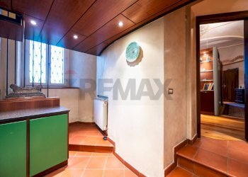 Hall / corridoio - One-room apartment Via Cavour
 
9, Binago - photo 23
