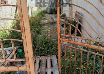 Giardino - Commercial Premises VIA ELIO VITTORINI
 
3, Comiso - photo 7