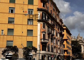 Edificio all\'aperto - Trilocale Largo Magna Grecia
20, Roma - foto 1