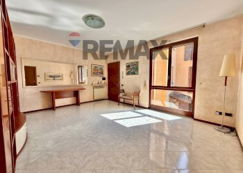 Ricezione / Lobby - Trilocale Via Poderetto
 
27, Gerre de' Caprioli - foto 2