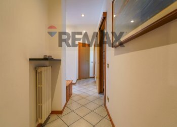 Hall / corridoio - Three-room apartment DON  LUIGI GUANELLA
 
933, Urgnano - photo 37