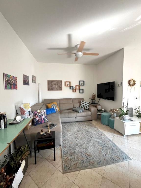 Salone - Bilocale via Giuseppe Zola, Brescia (zona Villaggio Prealpino) - foto 2