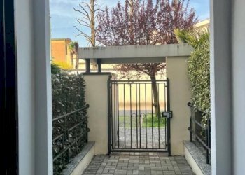 Cortile interno - Two-room apartment via Giuseppe Zola, Brescia (neighborhood Villaggio Prealpino) - photo 36