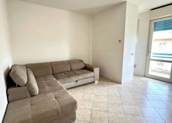 Salone - Bilocale via Giuseppe Zola, Brescia (zona Villaggio Prealpino) - foto 4