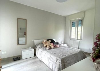 Camera da letto - Bilocale via Lussingrande, Brescia - foto 16