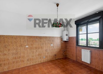 Stanza vuota - Quadrilocale Papa Giovanni XXIII
 
16, Cassano d'Adda - foto 4