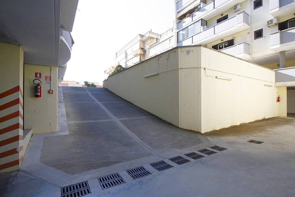 Posto macchina - Box via Giuseppe Ungaretti, Gallipoli - photo 2