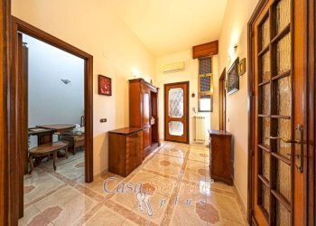 Corridoio - Casa indipendente via Casa Savoia, Parabita - foto 3