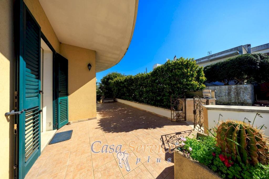 Cortile interno - Villa via Supersano, Casarano - photo 2