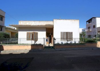 Facciata - Casa indipendente via Milano, Parabita - foto 19