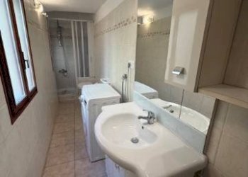 Bagno - Four-room apartment via Trivellari, Modena (neighborhood Centro Storico) - photo 18