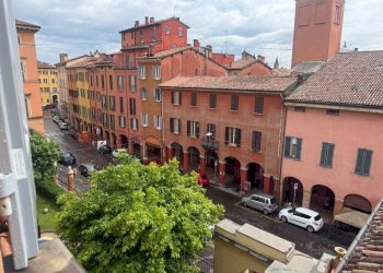 Vista - Bilocale via Massimo d'Azeglio, Bologna (zona Costa Saragozza) - foto 6