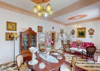 Sala da pranzo - Appartamento via Monsignor Razzoli
 
19, Villafranca in Lunigiana - foto 8