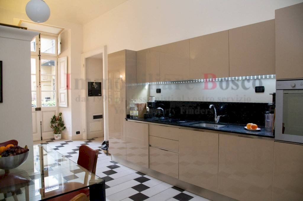 Cucina - Trilocale via Sant'Anselmo, 1, Torino (zona San Salvario) - foto 3