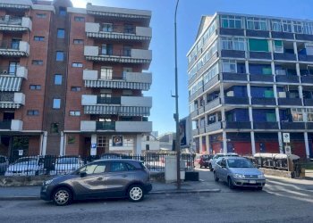 FACCIATA - Box via NEGARVILLE, 23, Torino (zona Mirafiori Sud) - foto 1