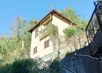 Facciata - Villa all'asta piazza Guglielmo Marconi, 28, Sant'Olcese - foto 2
