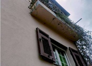 Facciata - Villa all'asta piazza Guglielmo Marconi, 28, Sant'Olcese - foto 4