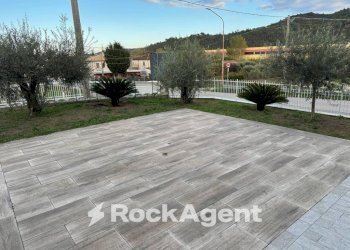 Giardino - Shop via del Villino, Alanno - photo 1