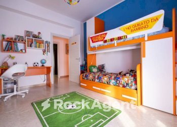Camera da letto - Appartamento viale Vincenzo de Filippis, 61, Catanzaro - foto 25